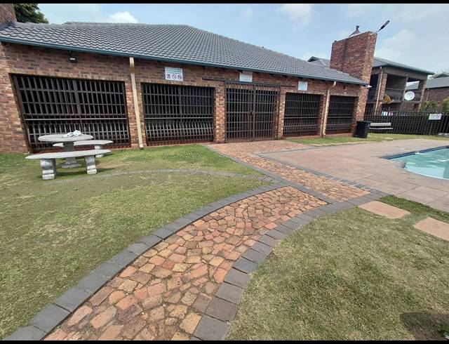 2 BEDROOM SECTIONAL TITLE FOR SALE IN SONNEVELD